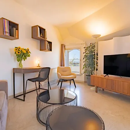 L'envol - Eiffel Tower View, Near Metro *