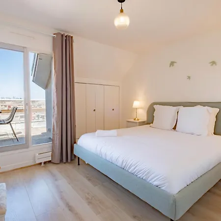 L'envol - Eiffel Tower View, Near Metro *