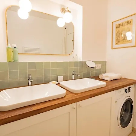 L'envol - Eiffel Tower View, Near Metro * París