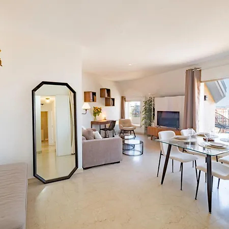 L'envol - Eiffel Tower View, Near Metro *