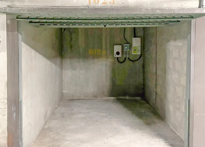 L'envol - Eiffel Tower View, Near Metro * Parijs